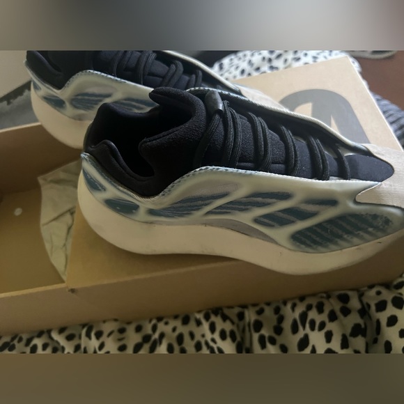 yeezy 700 kyanite - Picture 4 of 6